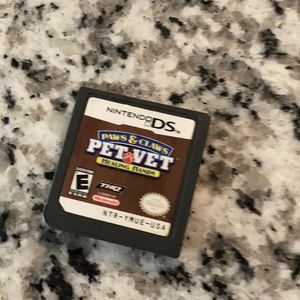 SELLING Nintendo DS pet vet paws&claws Game (price negotiable)